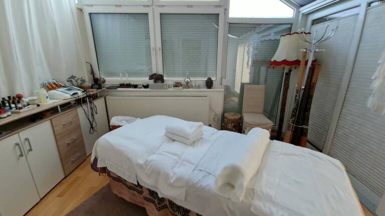 Massageraum im Wintergarten bei DragAnanda in Bad Gleichenberg